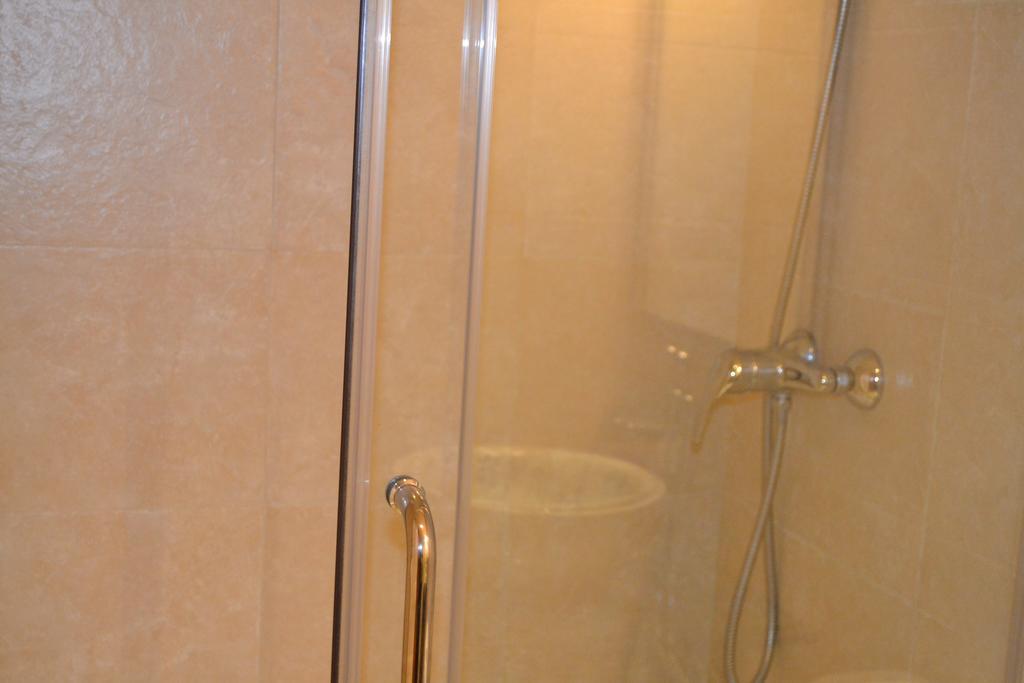 Hostal La Muntanya กัสเตยา-เด-นุก ภายนอก รูปภาพ