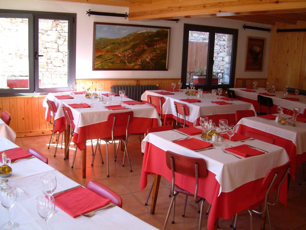 Hostal La Muntanya กัสเตยา-เด-นุก ภายนอก รูปภาพ