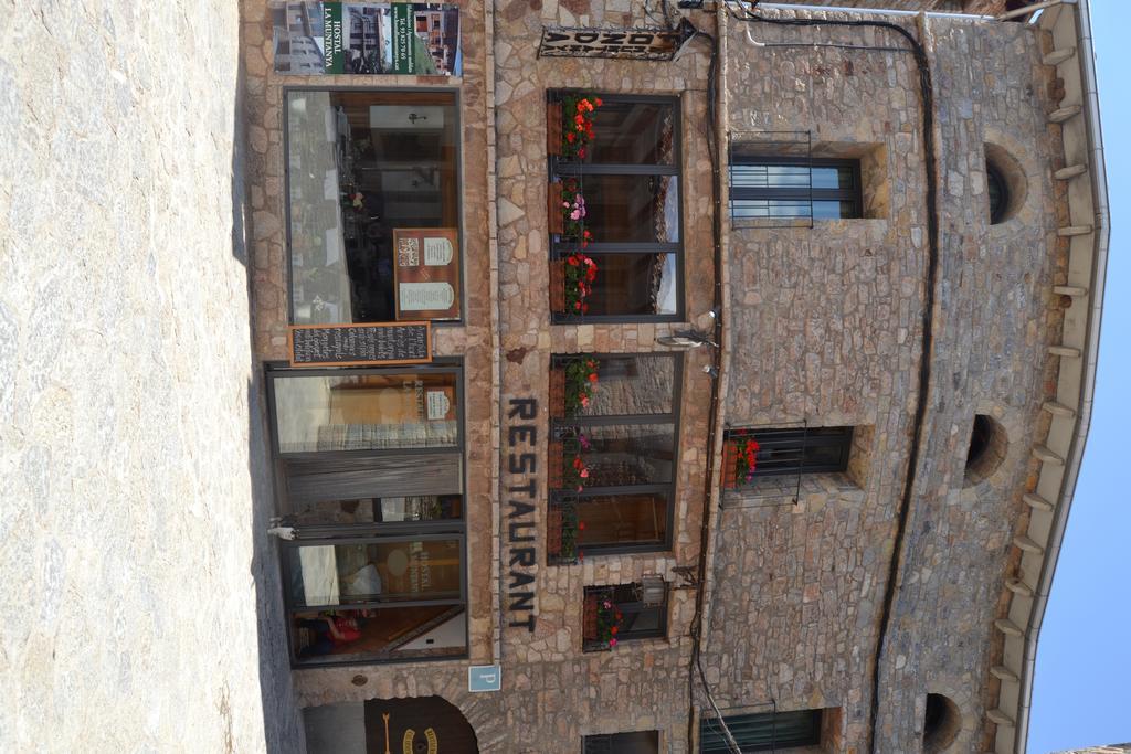 Hostal La Muntanya กัสเตยา-เด-นุก ภายนอก รูปภาพ