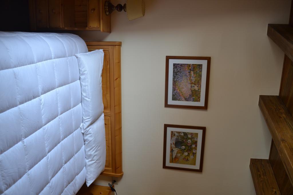 Hostal La Muntanya กัสเตยา-เด-นุก ภายนอก รูปภาพ